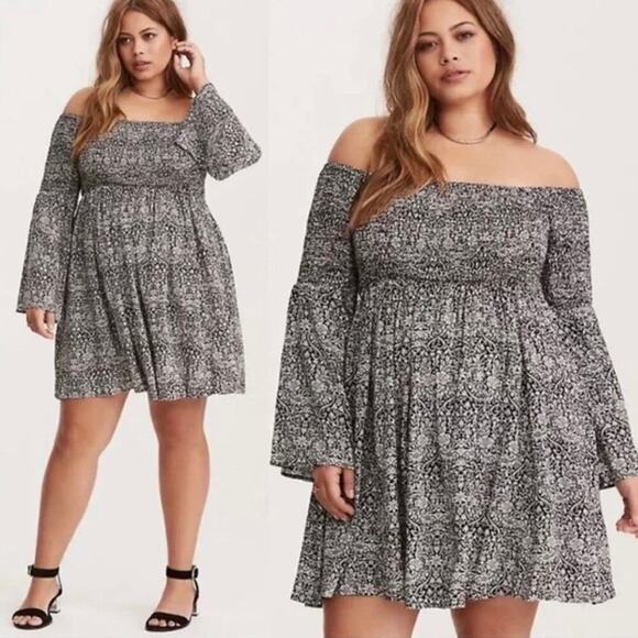 TORRID Black and White Abstract Print Smocked BellSleeve Dress Sz. 3 or a 3X - Picture 1 of 5